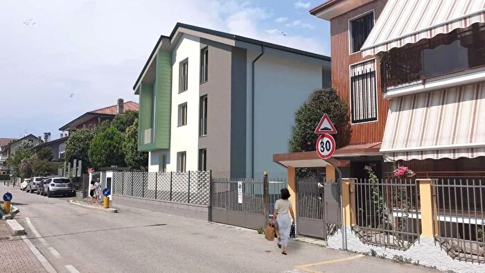 Appartamento trilocale in vendita in Viale Lombardia Pregnana Milanese, Pregnana Milanese
