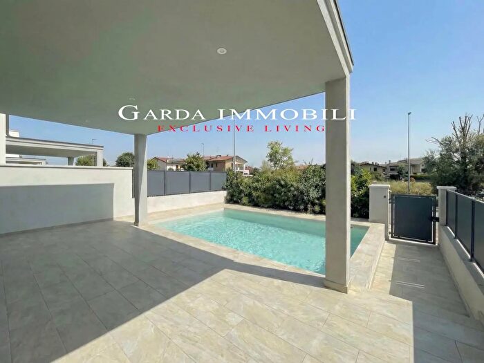 Casa con 6 locali in vendita in Via Miralago, Peschiera Del Garda