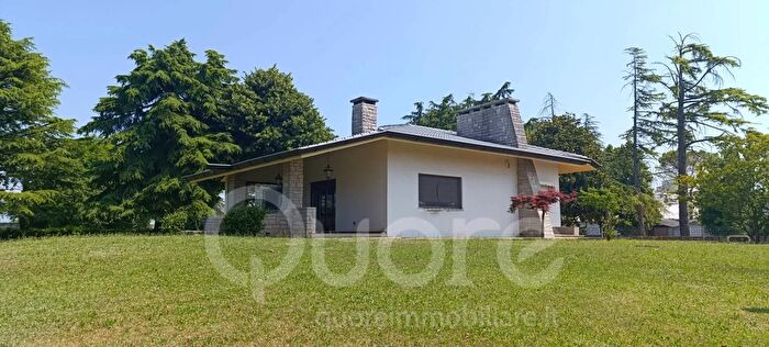 Casa con 8 locali in vendita in Via Lavariano, Mortegliano