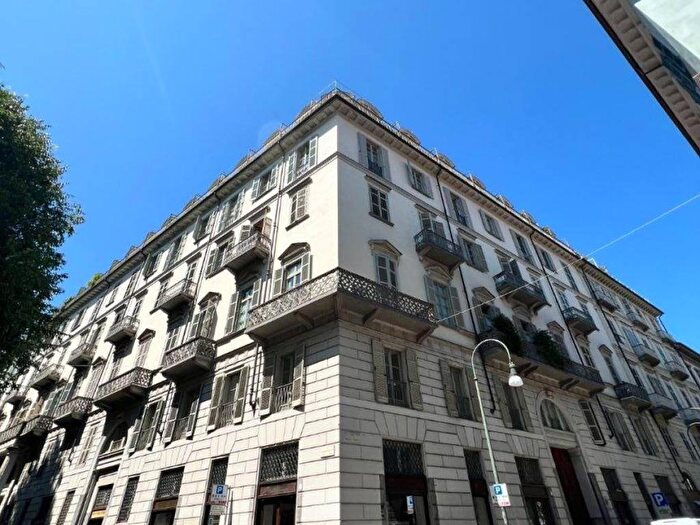 Appartamento trilocale in affitto in Via Giovanni Giolitti, Via della Rocca, Torino