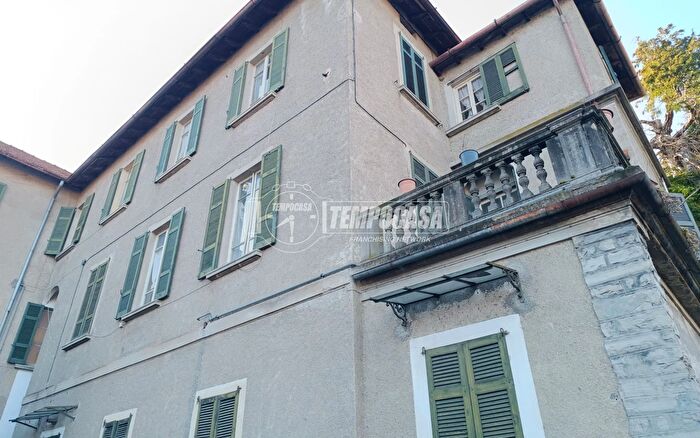 Casa con 15 locali in vendita in Via Luigi Cadorna, Menaggio