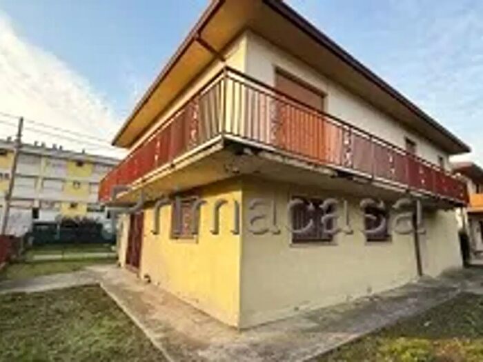 Casa con 7 locali in vendita in Via Matteotti, Mirano