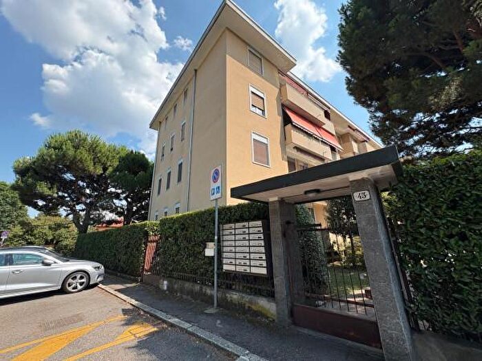 Appartamento trilocale in vendita in Via Gran Paradiso, Gallarate