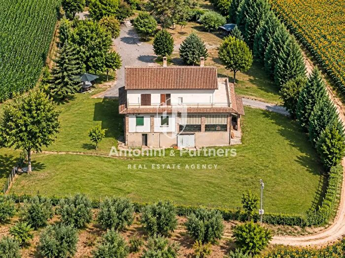 Casa con 11 locali in vendita in Frazione San Damiano, Todi