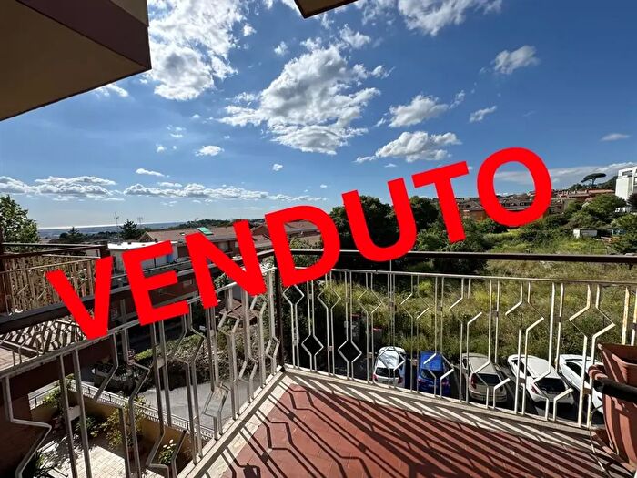 Appartamento trilocale in vendita in Via Pratulungo, Ariccia