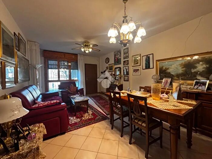 Appartamento quadrilocale in vendita in Via Premuda, Reggio Emilia