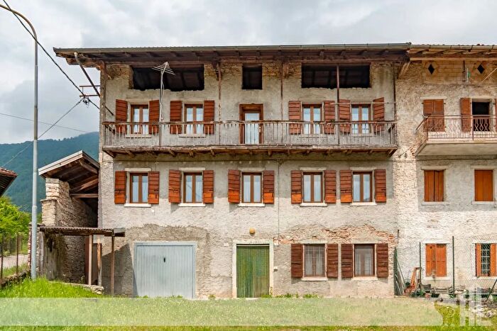 Casa con 5 locali in vendita in Arsie