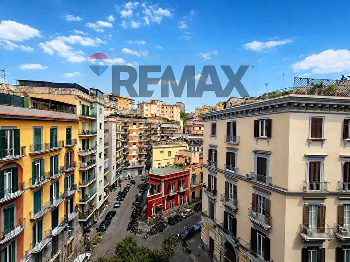 Appartamento con 6 locali in vendita in Via Michele Kerbaker, Napoli