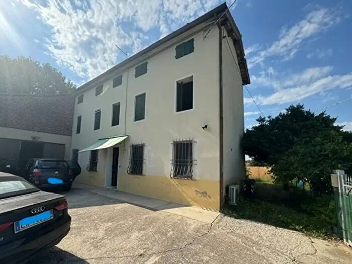 Casa con 11 locali in vendita in Rovolon