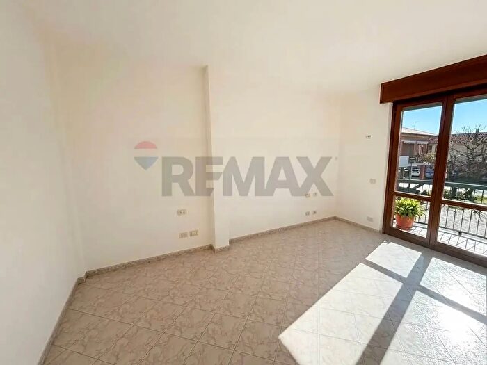 Appartamento bilocale in affitto in Piazza Primo Candiani, Robecchetto Con Induno