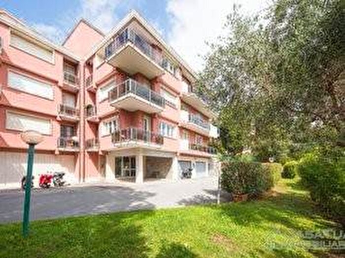 Appartamento trilocale in affitto in Via Superiore delle Castagne, Albaro, Genova