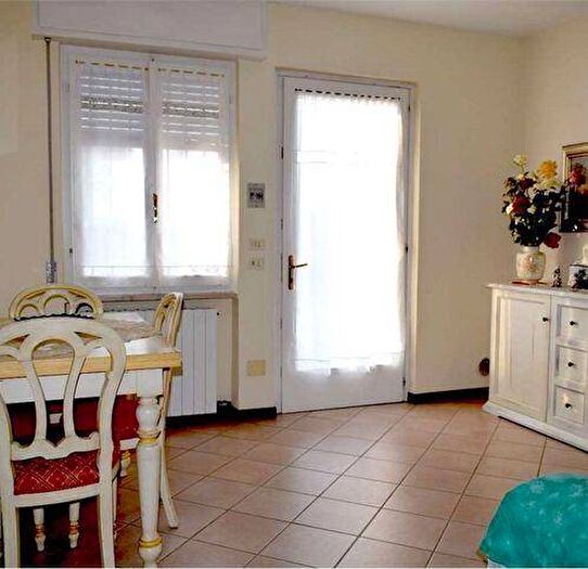 Appartamento trilocale in affitto in Vicolo G Crosatti, Centro, Bardolino