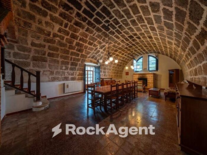 Casa con 6 locali in vendita in Via degli Orti, Alghero