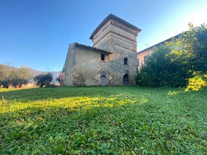 Casa quadrilocale in vendita in Via Ugo La Malfa, Acquasparta