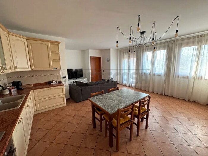 Appartamento quadrilocale in vendita in Via Casona, Pozzoleone