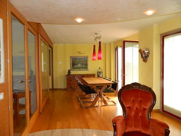 Casa con 5 locali in vendita in Via Paradiso Ponte in Valtellina Sondrio, Ponte In Valtellina