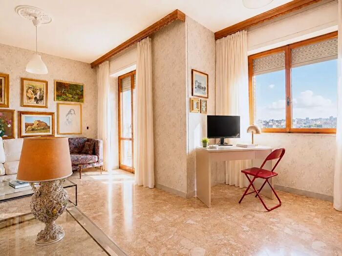 Appartamento con 5 locali in vendita in Piazza degli Alpini, Cagliari