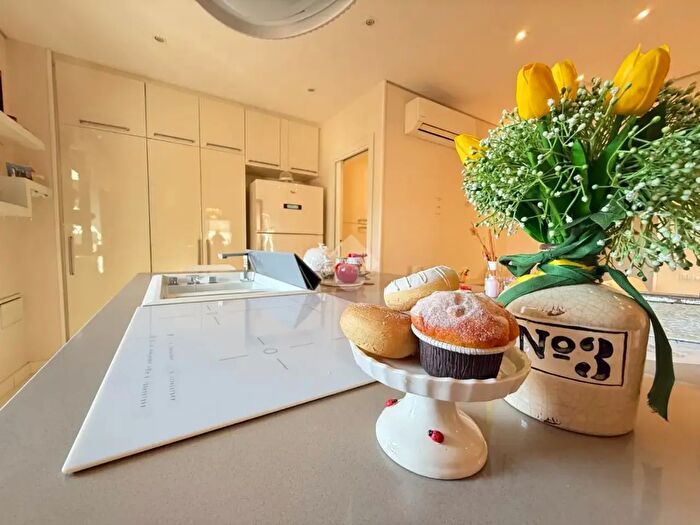 Appartamento trilocale in affitto in Via del Discobolo, Napoli