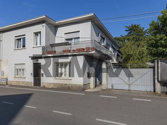 Casa con 15 locali in vendita in Via Fiume, Lonate Pozzolo
