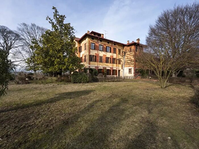 Appartamento trilocale in vendita in Strada degli Alberoni, Torino