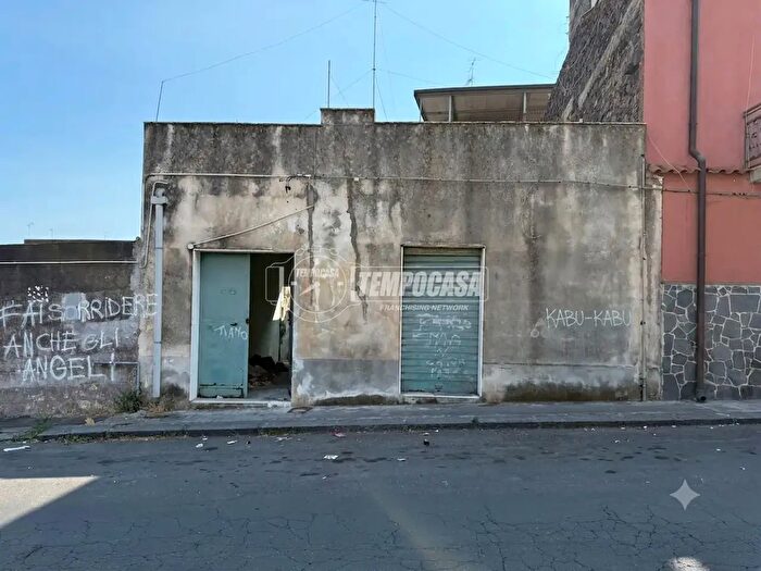 Appartamento trilocale in vendita in Via Erasmo Marotta, Catania