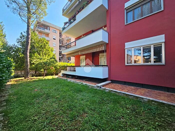 Appartamento trilocale in vendita in Via Friuli, Foligno