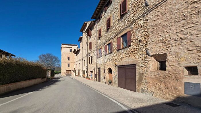 Casa con 6 locali in vendita in Piazzale Flaminio, Spoleto