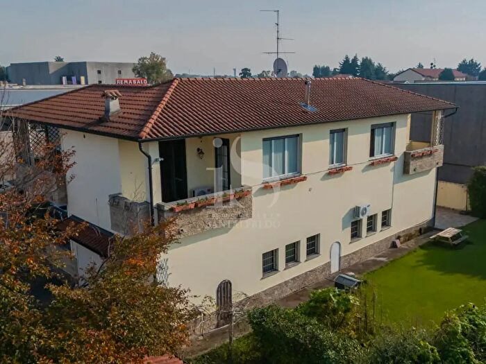 Casa con 5 locali in vendita in Via Goffredo Mameli, Villasanta