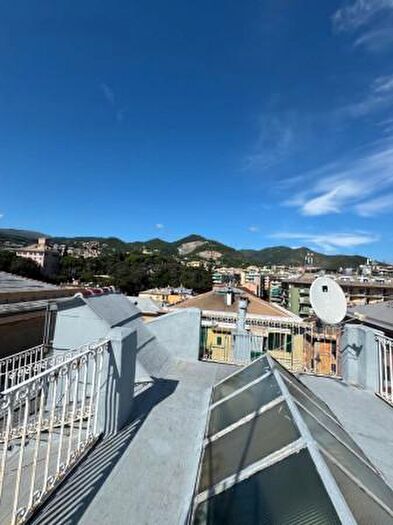 Appartamento trilocale in vendita in Via Ciro Menotti, Genova