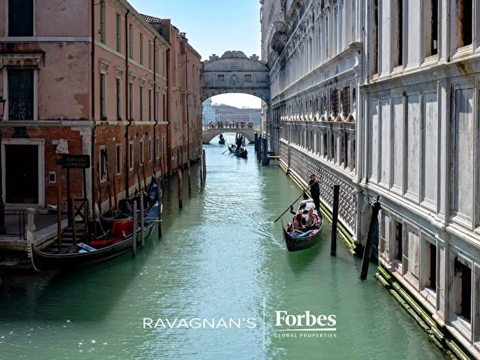 Appartamento con 7 locali in vendita in Venezia