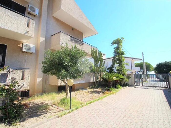 Casa con 6 locali in vendita in Viale delle Regioni, Montepaone