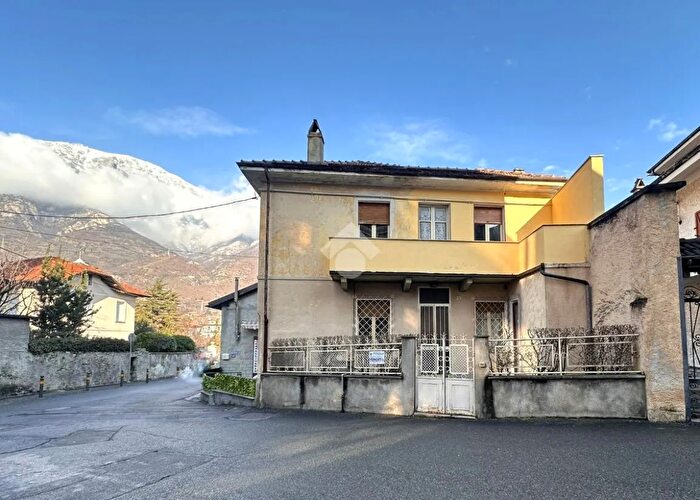 Casa quadrilocale in vendita in Via Circonvallazione, Bussoleno