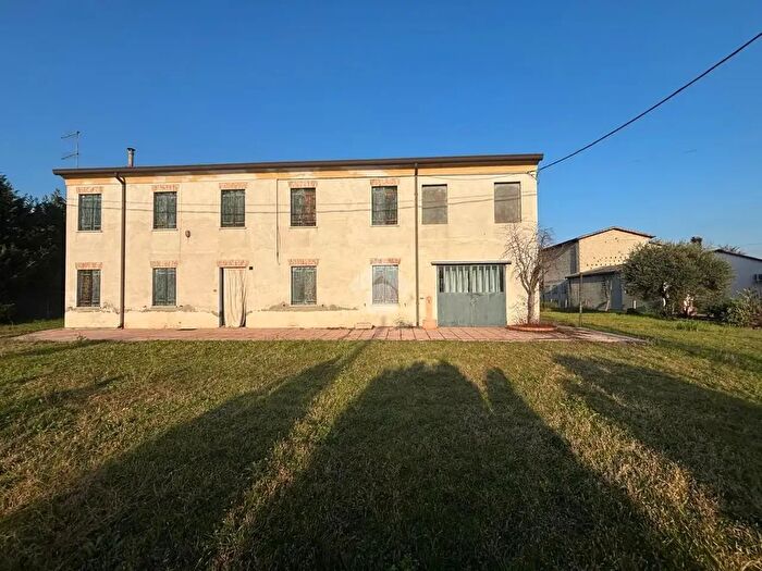 Casa quadrilocale in vendita in Via IV Novembre, Solesino