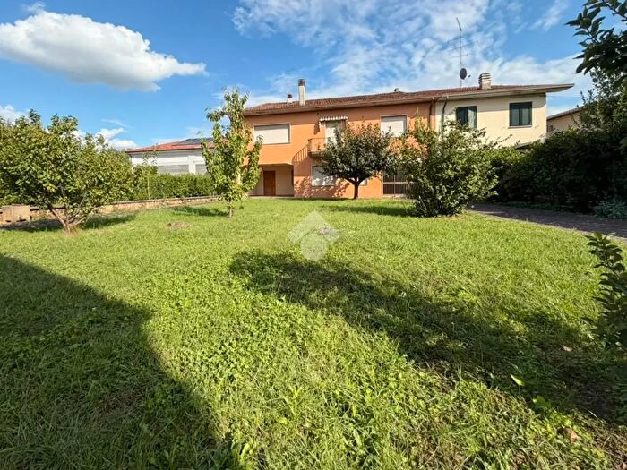 Casa quadrilocale in vendita in Via Dante Alighieri, Manerbio