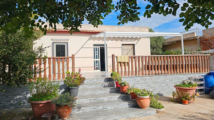 Casa quadrilocale in vendita in Via Selene, Modica