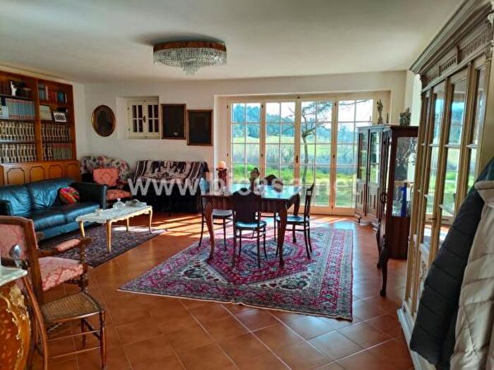 Casa con 6 locali in vendita in Strada Tresole, Pesaro