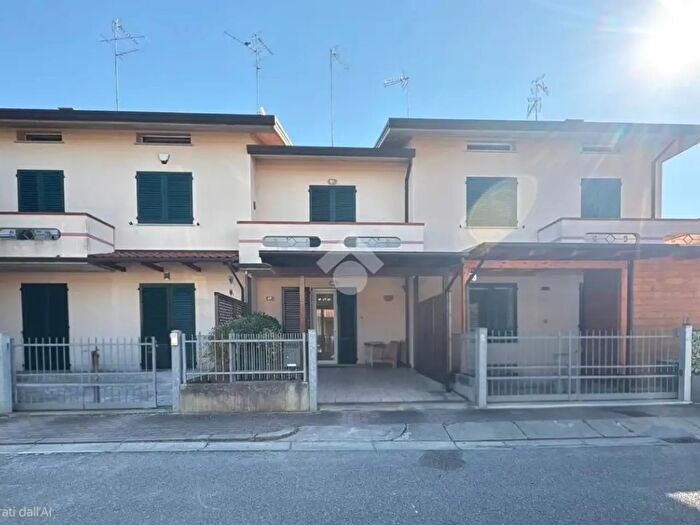 Casa trilocale in vendita in Via Luigi Longo, Alfonsine