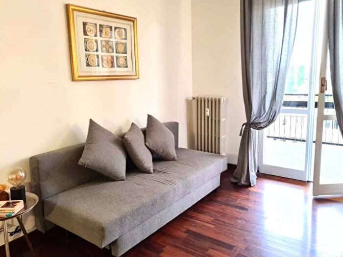 Appartamento trilocale in affitto in Via Savona, Giambellino, Milano