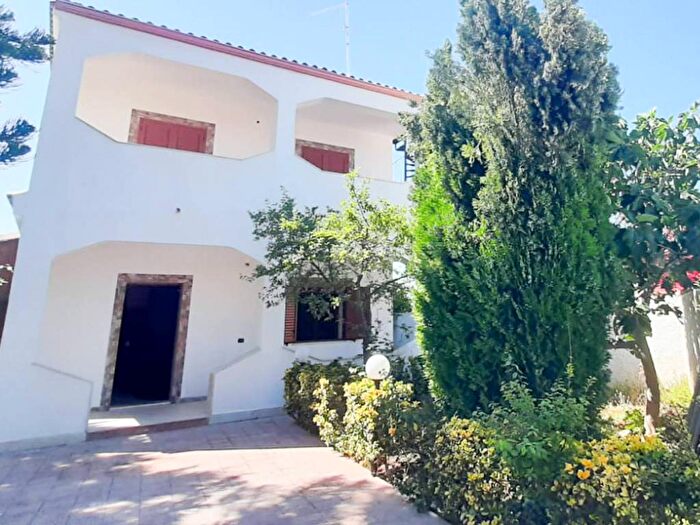 Casa quadrilocale in affitto in Via Lago di Lugano, Fontane Bianche, Siracusa