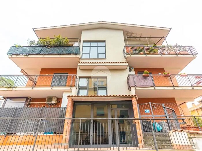 Appartamento quadrilocale in vendita in Via Appia Nuova, Roma