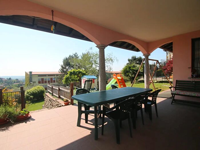 Casa con 15 locali in vendita in Via delle Busacce, San Fermo Della Battaglia