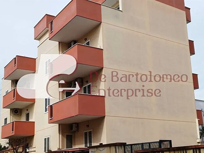 Appartamento trilocale in vendita in Via Avellino, Modugno