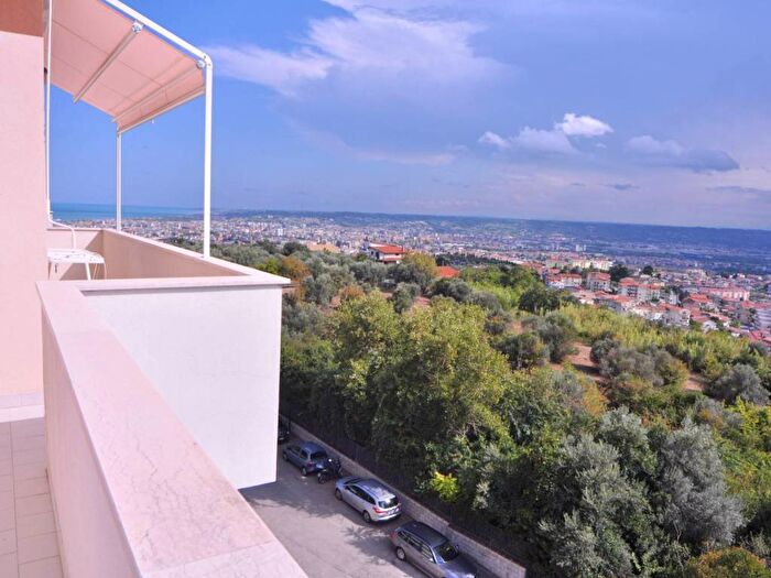 Casa con 5 locali in affitto in Via Strada Fonte Borea, Colle del Telegrafo Colle Scorrano, Pescara