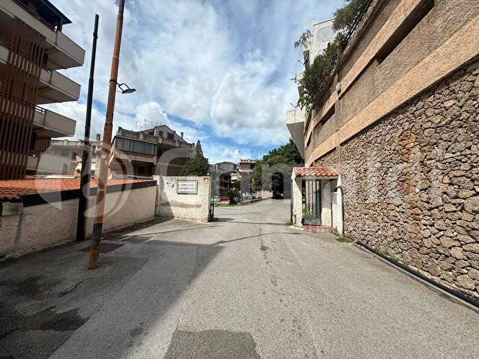 Appartamento quadrilocale in vendita in Via Camaro, Messina