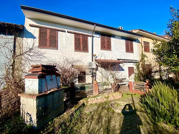 Casa con 8 locali in vendita in Via Camillo Benso Conte di Cavour, Alluvioni Piovera