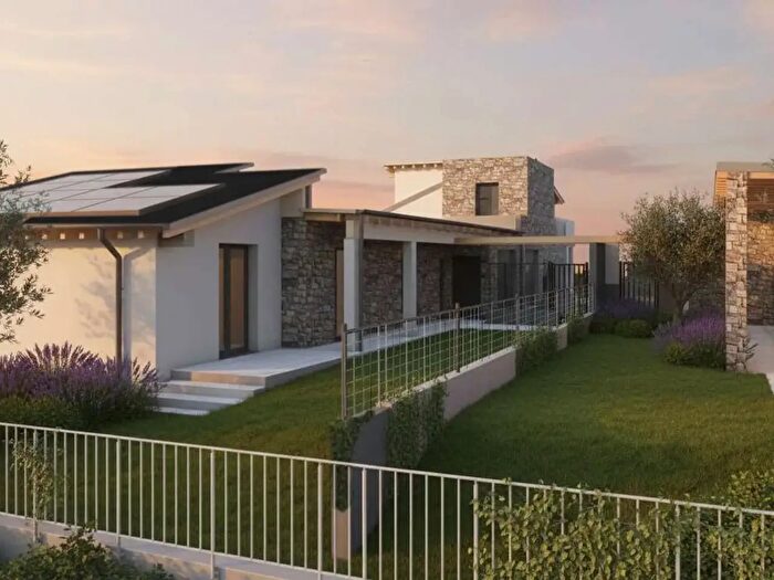 Casa quadrilocale in vendita in Lipomo