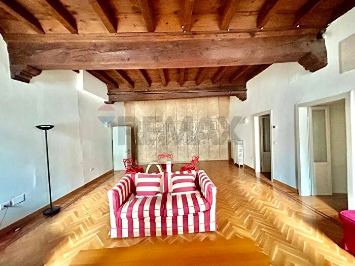 Appartamento trilocale in affitto in Via Tosio, Brescia