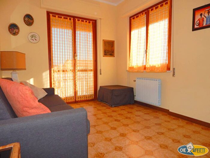 Appartamento trilocale in affitto in Via Giovanni Boccaccio, Centro, Loano