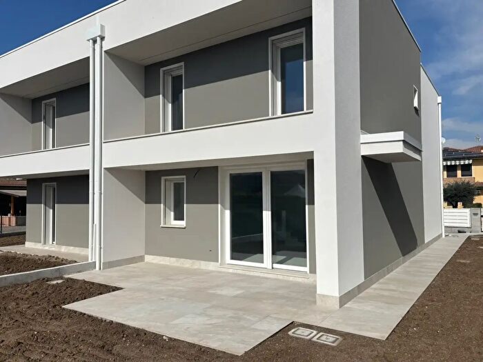 Casa quadrilocale in vendita in Via Rovereto, Mestrino