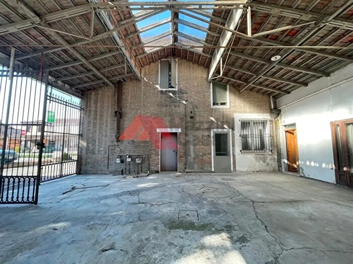 Casa con 8 locali in vendita in Ravenna